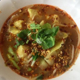 เกี๊ยวน้ำต้มยำ