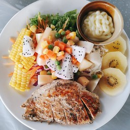 สลัดผักผลไม้อกไก่