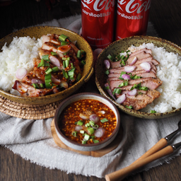 ข้าวสันคอหมูย่าง+ข้าวไก่ย่างแซ่บ พร้อมเครื่องดื่ม 2 กระป๋อง