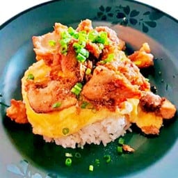 ข้าวทอดกระเทียม