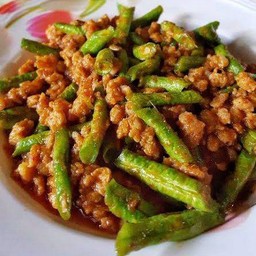 กะเพราไข่เป็ดดาว