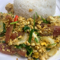 ไก่สับไก่เชียงผัดผงกะหรี่ราดข้าว