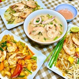 ครัวรุ่งจ๋า อาหารตามสั่ง รองเท้าแพน