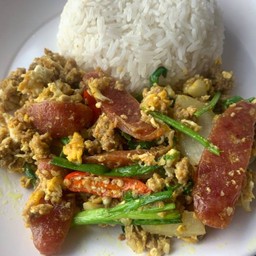 เนื้อสับ + เนื้อเชียงผัดผงกะหรี่ราดข้าว