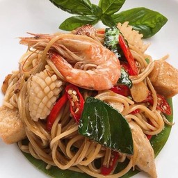 สปาเก็ตตี้ผัดขี้เมา รวมมิตรทะเล