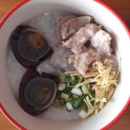 โจ๊กเครื่องในรวม+ไข่เยี่ยวม้า