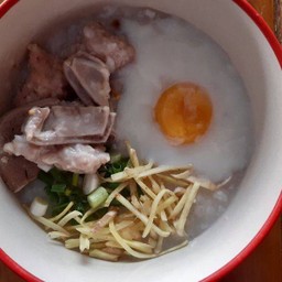 โจ๊กเครื่องในรวม+ไข่ลวก