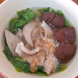 ต้มเลือดหมูเครื่องในรวม