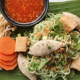 บะหมี่หยกแห้ง ลูกชิ้นปลา + เต้าหู้ปลา
