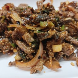 ลาบเนื้อสุกขม