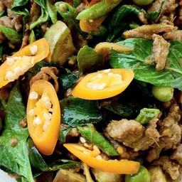 ้เขียวหวานผัดแห้งเนื้อ