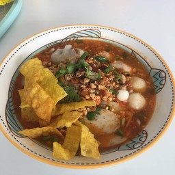 หมูแฮมก๋วยเตี๋ยวต้มยำโบราณ