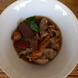 ก๋วยเตี๋ยวหมูตุ๋น เนื้อตุ๋น ลุงแดง