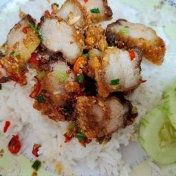 หมูกรอบผัดพริกเกลือ