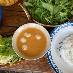 ขนมจีนน้ำยากะทิปลาช่อน