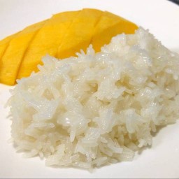 ข้าวต้มมัดเสวย (ข้าวเหนียวมะม่วง ขนมหวาน ผลไม้ลอยแก้ว)