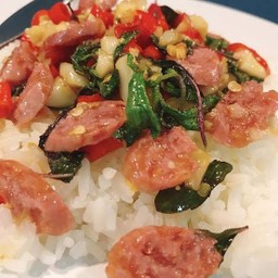 ข้าวกระเพราแหนม(ราดข้าว)