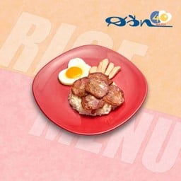 ข้าวขาหมูรมควัน ไส้กรอก ไข่ดาว