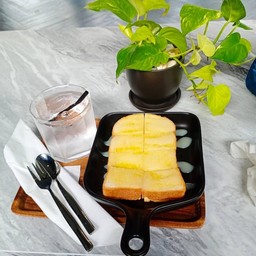ขนมปังปิ้งเนยนมเบสิค