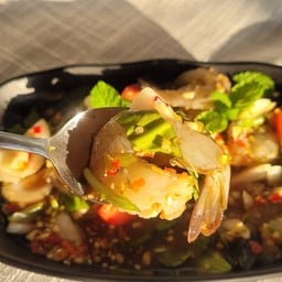 ยำกุ้งสดหรือกุ้งสุก