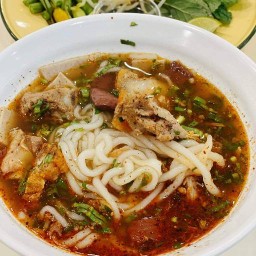 ก๋วยจั๊บลาว แม่หมี่นา 99แอสปายสาทร-ราชฤกษ์
