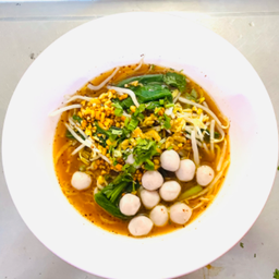 ก๋วยเตี๋ยวลูกชิ้นปลาหัวนม ต้มยำ