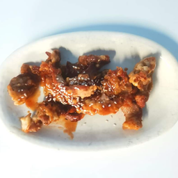 สันคอหมูทอดซอสเกาหลี 돼지목살 튀김 pork neck deepfried top korean sauce