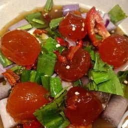 ยำไข่แดงเค็ม