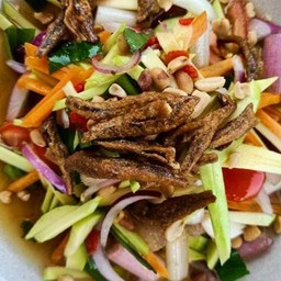 ยำมะม่วงปลากรอบ