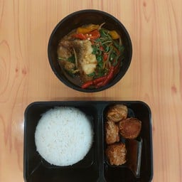 ข้าวปลากระพงผัดฉ่า+ห้อยจ๊อปู