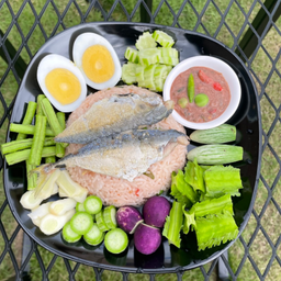 ข้าวคลุกน้ำพริกกะปิ+ผักสด