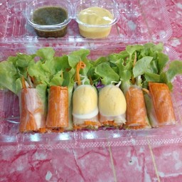 สลัดโรลปูอัด+ไข่ต้ม