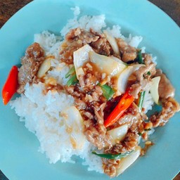 ผัดน้ำมันหอยราดข้าว