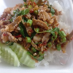 ข้าวกะเพราเนื้อ