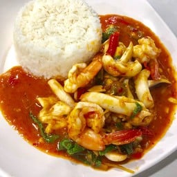 กุ้ง,หมึก ผัดพริกแกง(ราดข้าว)
