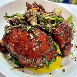 ปูทะเลเนื้อ ผัดพริกไทยดำ