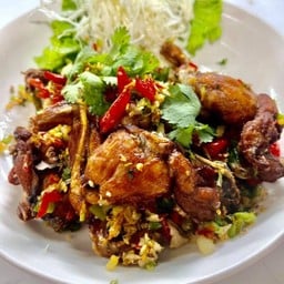 น่องกบผัดพริกเกลือ