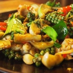 ผัดเผ็ดกบ