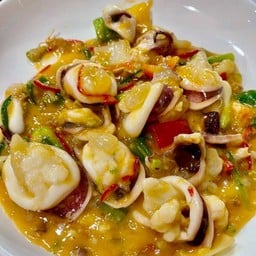 หมึกไข่ผัดไข่เค็ม