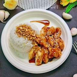 ข้าวไก่กรอบซอสกระเทียม