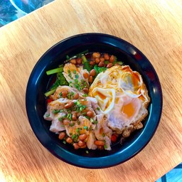 บะหมี่หม่าล่าไข่ดาว XXL