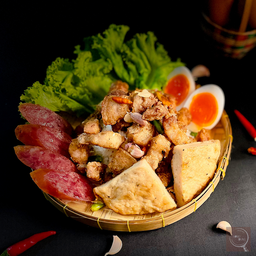 ข้าวหมูสามชั้นทอดน้ำปลา 4 เซียน