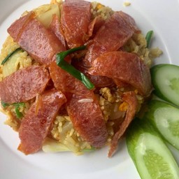 ข้าวผัดผงกะหรี่เนื้อเชียง