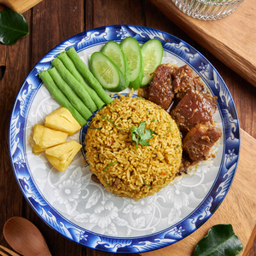 ข้าวผัดไตปลา+หมูฮ้อง