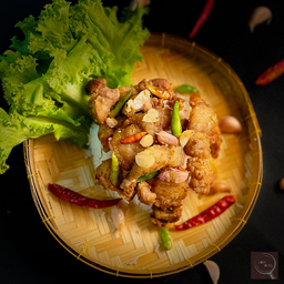 ข้าวหมูสามชั้นทอดน้ำปลาลองดูง