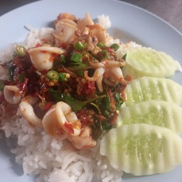 ข้าวกะเพราปลาหมึก
