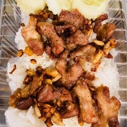 ไก่กระเทียมราดข้าว