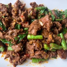 ผัดพริกแกงตับเป็นกับ