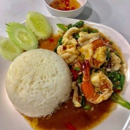 กระเพรา กุ้ง,หมึก(ราดข้าว)