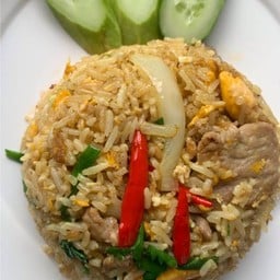 ข้าวผัดผงกะหรี่เนื้อ